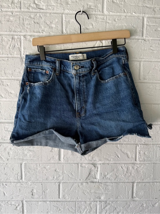 Abercrombie & Fitch Pants - Abercrombie 4” Mom Short High Rise SZ 29